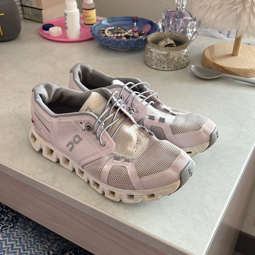 Women’s On Clouds Sneakers!